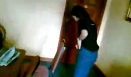 Ma copine est excitée par un gode qui a pénétré profondément dans sa porno vieille femme africain chatte