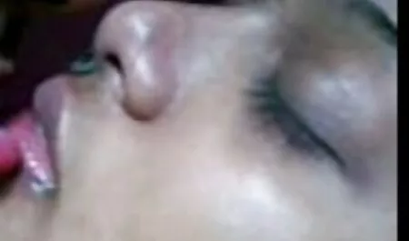Masturbation close-up porno des vielle chatte poilue