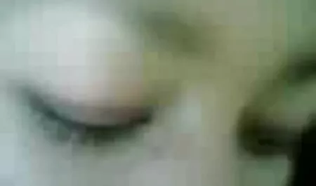 Belle fille en bas et vieille femme xxx la chatte rasée.