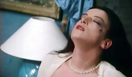 Douce Salope se caresse dans porno vieilles matures la Douche.