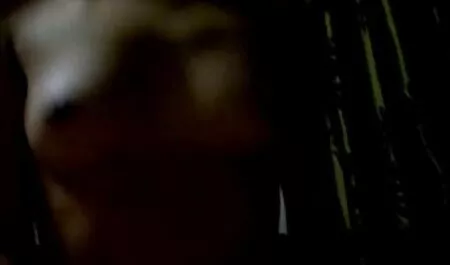 Le gars a montré son énorme bite et tres vieille mature a couru directement dans la caméra