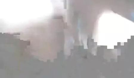 Tchèque Blonde sucer la porno des vieilles personnes Bite dans la salle de Bains