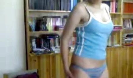 Brunette baise avec des tres vieille suceuse seins énormes dans la nature