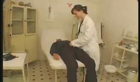 Amateur vieilles tres poilues lesbiennes baise sur un grand lit
