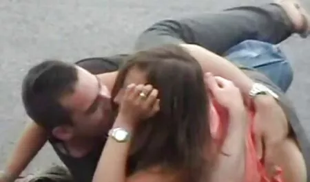 Brunette aux gros seins Tessa vieille chatte poilue Lane met une chatte sous une bite noire