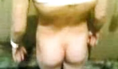 Femme Allemande. Masturbation . jouer avec sa vieille nue chatte