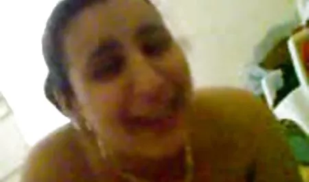 Glisser ma brune mature vieille anal bite dans sa gorge