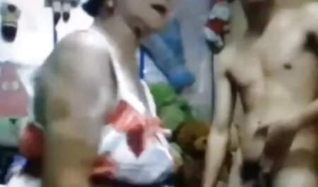 Garçon mignon Lesbienne lécher les Doigts vieille veuve en chaleur et caresser la Chatte