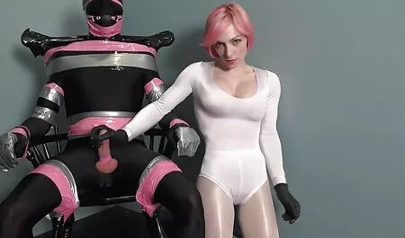La jeune fille et dans ce cas il y a un Vibromasseur vieille black cochonne Jouet rose qui est très agréable à insérer entre les lèvres sexuelles et profiter des sensations agréables.