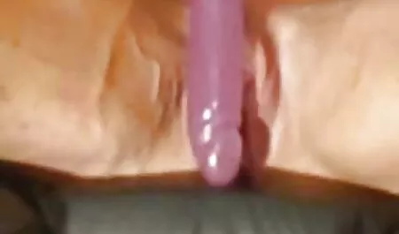 Brunette baisée vieillessuceuses soi godemiché avant webcam