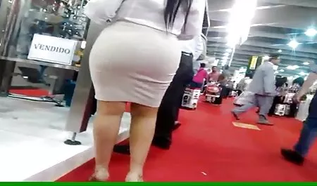Le garçon porte la couleur des cheveux de la mariée pubienne. porno vieille amatrice