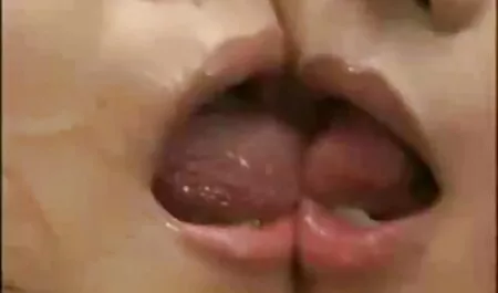 Belle brune baisée avec chatte granny vieille rasée