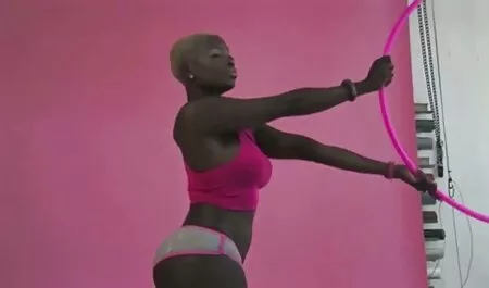 Le mec vieilles femmes francaises a versé la chatte de Rachel avec du sperme.
