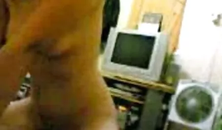 Carmen passionnée se baise avec un gode. bonne vieille cochonne