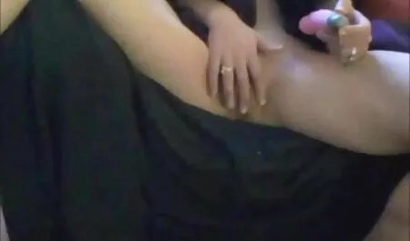 Blonde suce la grosse bite et se fait éjaculer sur le porno des vieilles visage