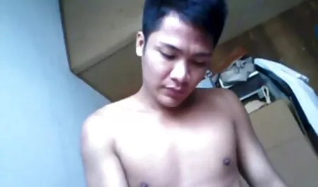 Nous embrassons sa chatte juteuse sex vieille homme