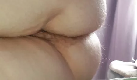 Gros seins et godes pour salope lubrique. sex vieille