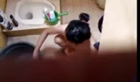 Brunette avale le sperme sexe vieille poilue après un long sexe