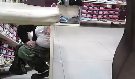 Mince Latina prono vieille se masturbe gode la chatte et éjacule sur les Doigts