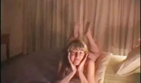 Brunette Charlie obtient le sexe des vieilles cochonnes anal