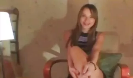 Cette salope plantureuse sucé tous les membres de la région et peut découvrir aveuglément qui diable elle est, les gars ont décidé de vérifier, leurs yeux étaient bandés et ils ont commencé à baiser. Pour tester xnxx vielle femme le sperme, la salope découvre immédiatement qui l'avait baisée.