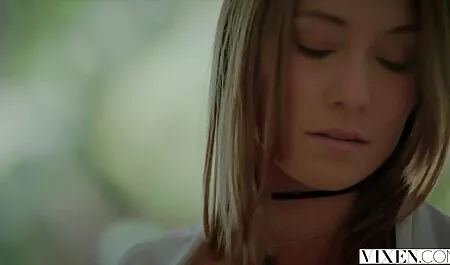 La salope est venue pour le tres vieille porno Massage, mais elle a d'abord dû sucer.
