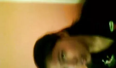 Au début, tout était innocent, un Massage ordinaire, mais quand la masseuse a vu le clitoris de son client, elle ne pouvait pas s'abstenir. porno les vieux
