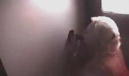 Busty baisee par un vieux MILF secousses Seins Bite