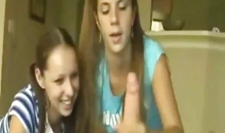 Hot sexy brunette se video porno jeune et vieille masturbe la chatte dans un lieu public