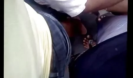 Homme caché dans le placard et ressemble à un voisin lèche sa porno des vielles femmes chatte
