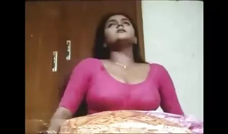 Contraste sexe avec vieille blanc sperme sur le visage noir