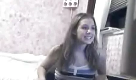 Rousse Sexy fille en culotte se masturbe la chatte avec divers porno vieille jeune jouets
