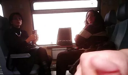 Kukold, la fille a attaché son petit ami et a vieille hard appelé son amant.