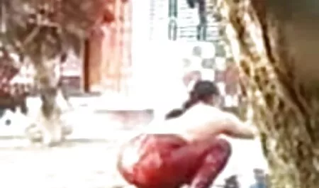 Chienne se porno jeunes vieux masturbe sa chatte dans la cuisine et éjacule