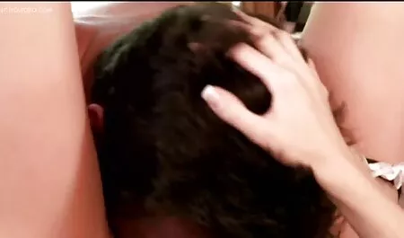 C'est une bonne chose qu'une femme ait beaucoup de trous vieille femme coquine qu'elle peut aller et sortir, laissant le sperme sortir de toutes ses fissures!