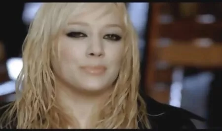 Le Gars fried film porno de vieilles femmes refroidir le Plug de la Blonde chaude et baisé avec sa grosse Bite