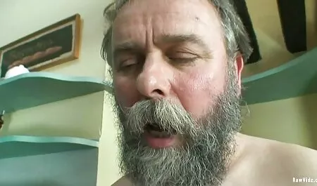 Mec mignon porno tres vieilles baise jeune Brune en anal dans la Cuisine