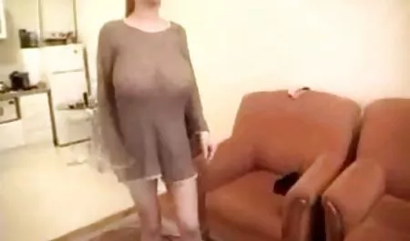 La vieille dame xnxx blonde mince Maddie Rose participe pour la première fois à un grand trio avec des hommes chauds