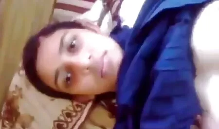 Homme chauve tres vieille cochonne planté une énorme grosse bite pour deux amants sexy