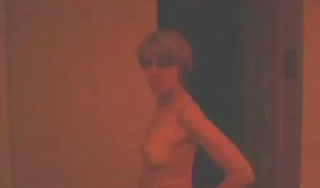 Brune Sexy Eva aime sucer la Bite porn vieille et jeune