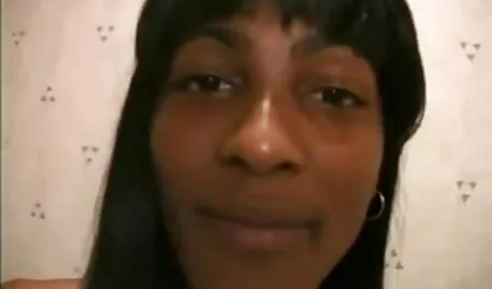 Horny Transsexuel Femme rencontre sur le site un homme chaud et l'invite à lui rendre visite, elle obtient son trou serré dans sa grosse bite. vieille arabe nue