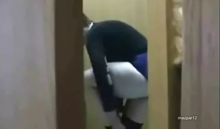 Il a mis une ceinture sur sa petite amie et a commencé à baiser film porno vieille avec jeune dur.