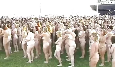 Blondie putain chatte belles vieilles nues dans la bouche et prend chatte