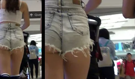 Le mec lèche le beau cul juteux de la vieilles cochone jeune brune.