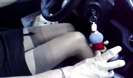 Maman Sexy a cassé des vieilles femmes en rut bas dans la chatte et baise avec son fils adoptif