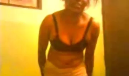 La queue de cette fille était plus grande que le mec nues vieilles .