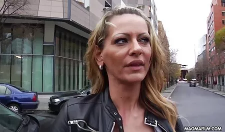 Salope en Collants secoue vieille mature porno Ses Jambes baiser