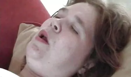 Busty salope caresse sa chatte sur le terrain vieilles matures salopes