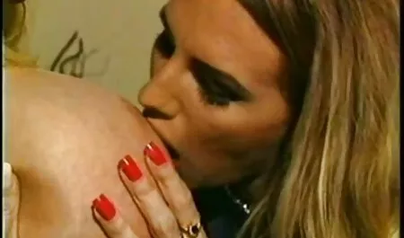 D'abord les sex vieille femme doigts, puis une bite, puis un mamelon excité me demande de briser son trou anal