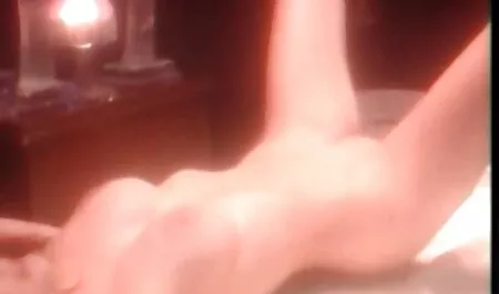 Salope avec un gros Cul primostila gode sur la les vieilles porno Chaise et baise